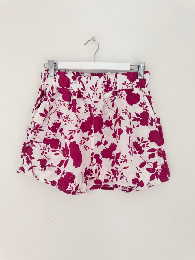 abbey short-fushia big flower Apparel