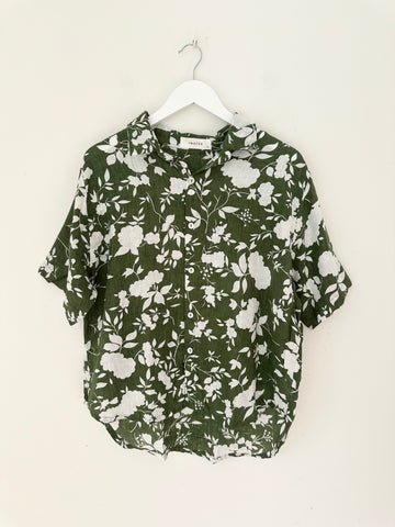 august shirt-big moss flower Apparel